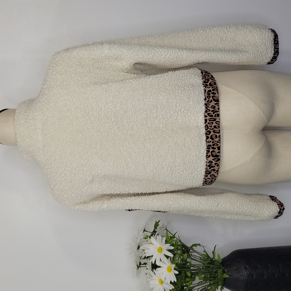 Forever 21 Furry Pullover Off White With Leopard Print Detail SZ M 3/$15 - Picture 3 of 10